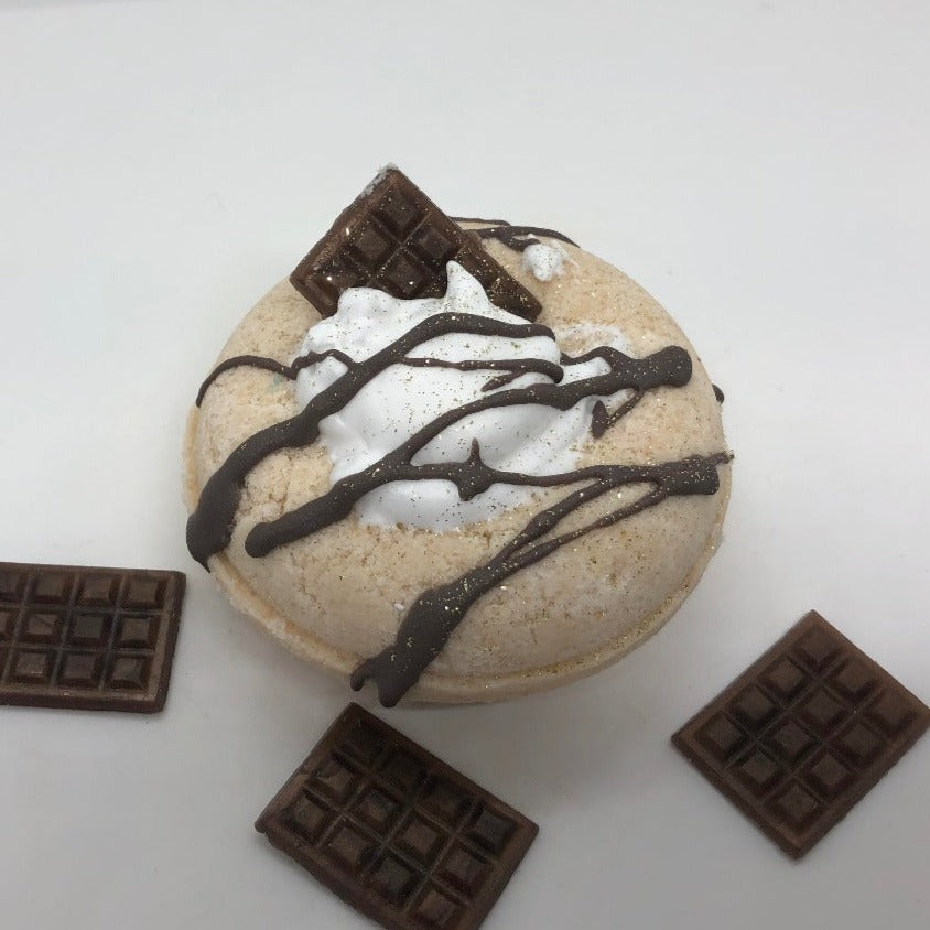 
            
                Load image into Gallery viewer, Bath Bomb Doughnut - Smore
            
        