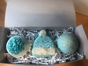 
            
                Load image into Gallery viewer, Gift Set Winter Hat Bath Bombs-Jack Frost
            
        